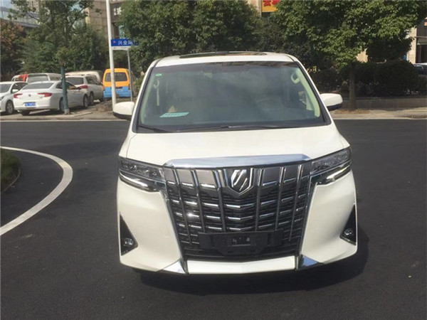 丰田埃尔法商务车
